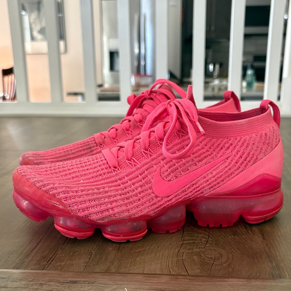 Nike Women's VaporMax Flyknit - Neon Pink